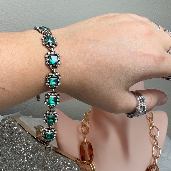 ⚜️💎 Classic Gold Bracelet with Emerald Green Crystals ❤️🔥💫 - Picture 8 of 11